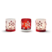 Des flocons de neige finement d�coup�s sinvitent � la maison et au jardin s
