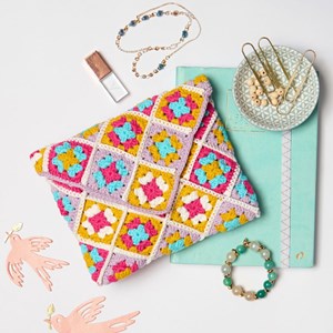 Coffret pochette en granny square