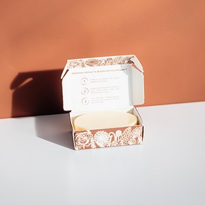 Dissolvant solide parfum fruité