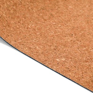 Tapis de yoga en liège et sa sangle