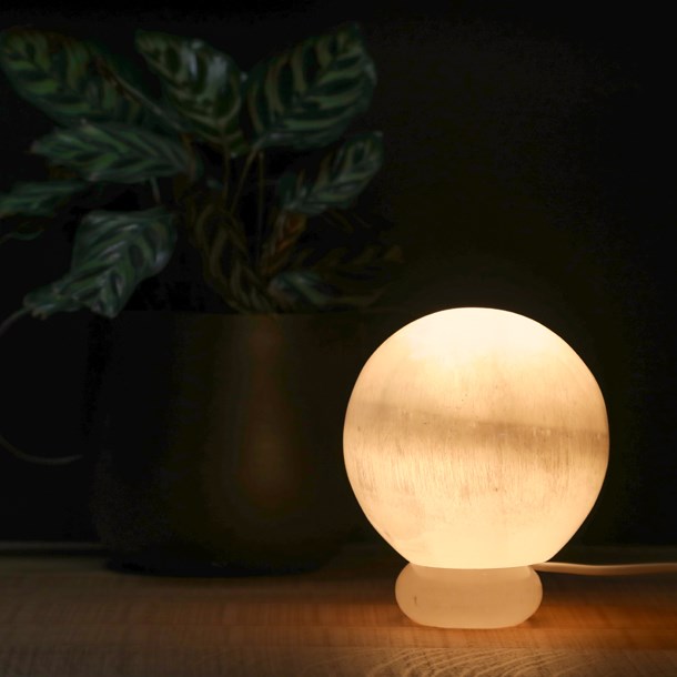 Lampe sphère sélénite