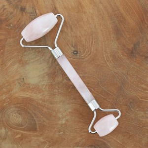 Rouleau de massage visage quartz rose