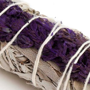 Sauge blanche à brûler fleurs violettes