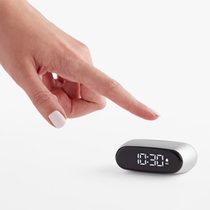 Mini réveil Lexon Minut commande tactile batterie rechargeable Métal