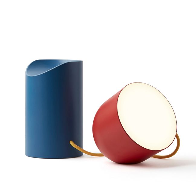 Lampe LED Portable Lexon ORBE X PANTONE, Couleur Rouge, Valeur 89,90€