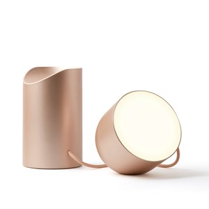 Lampe Orbe Lexon x Pantone Or rose
