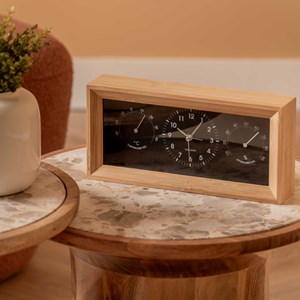 Réveil Karlsson Neat rectangulaire noir en bambou température et hygrométrie