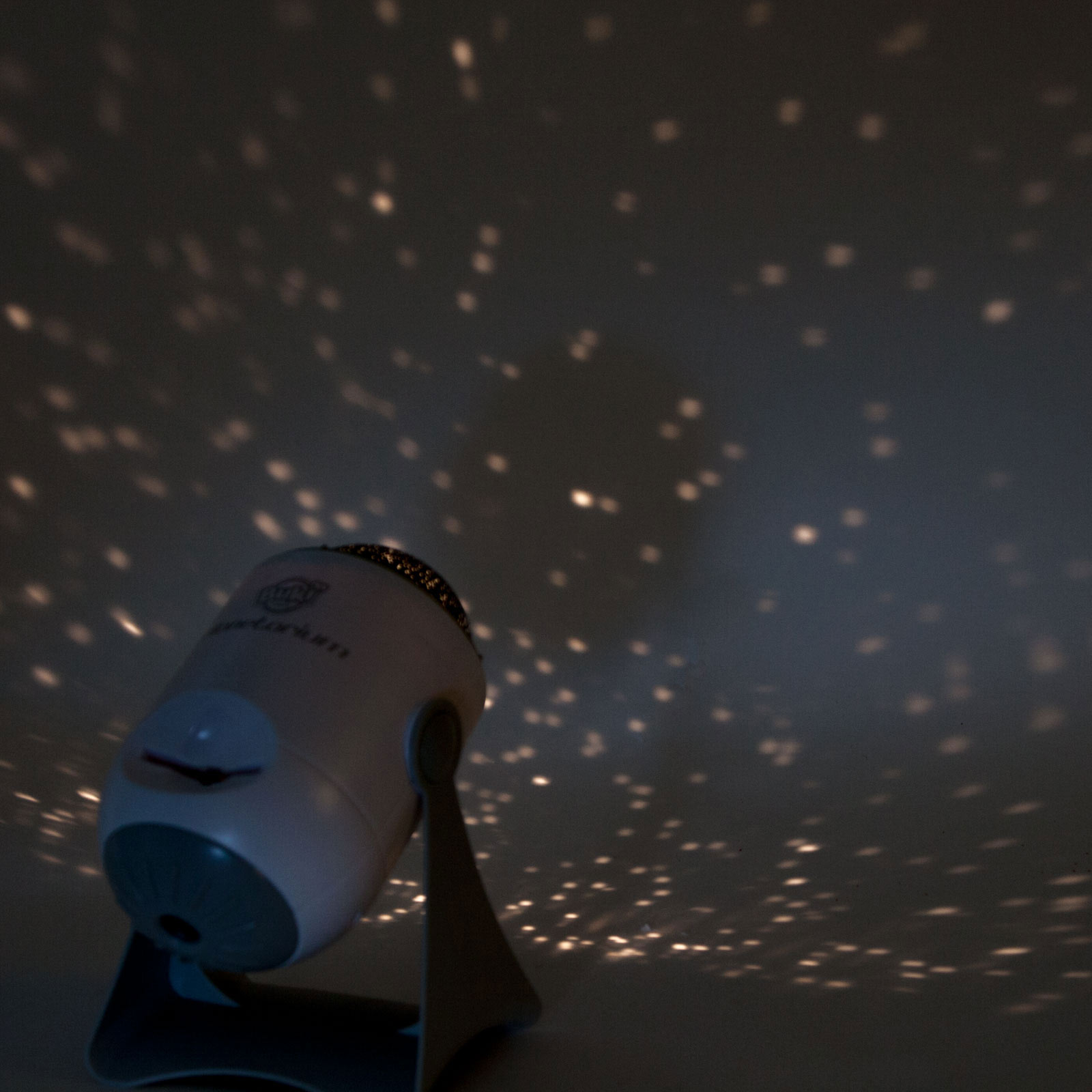 Planetarium Buki : projetez les étoiles au plafond