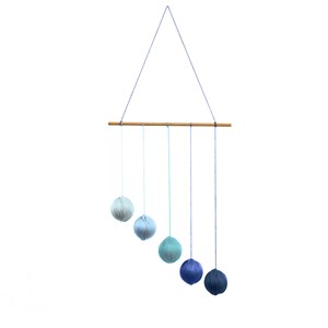 4 mobiles Montessori à réaliser soi-même
