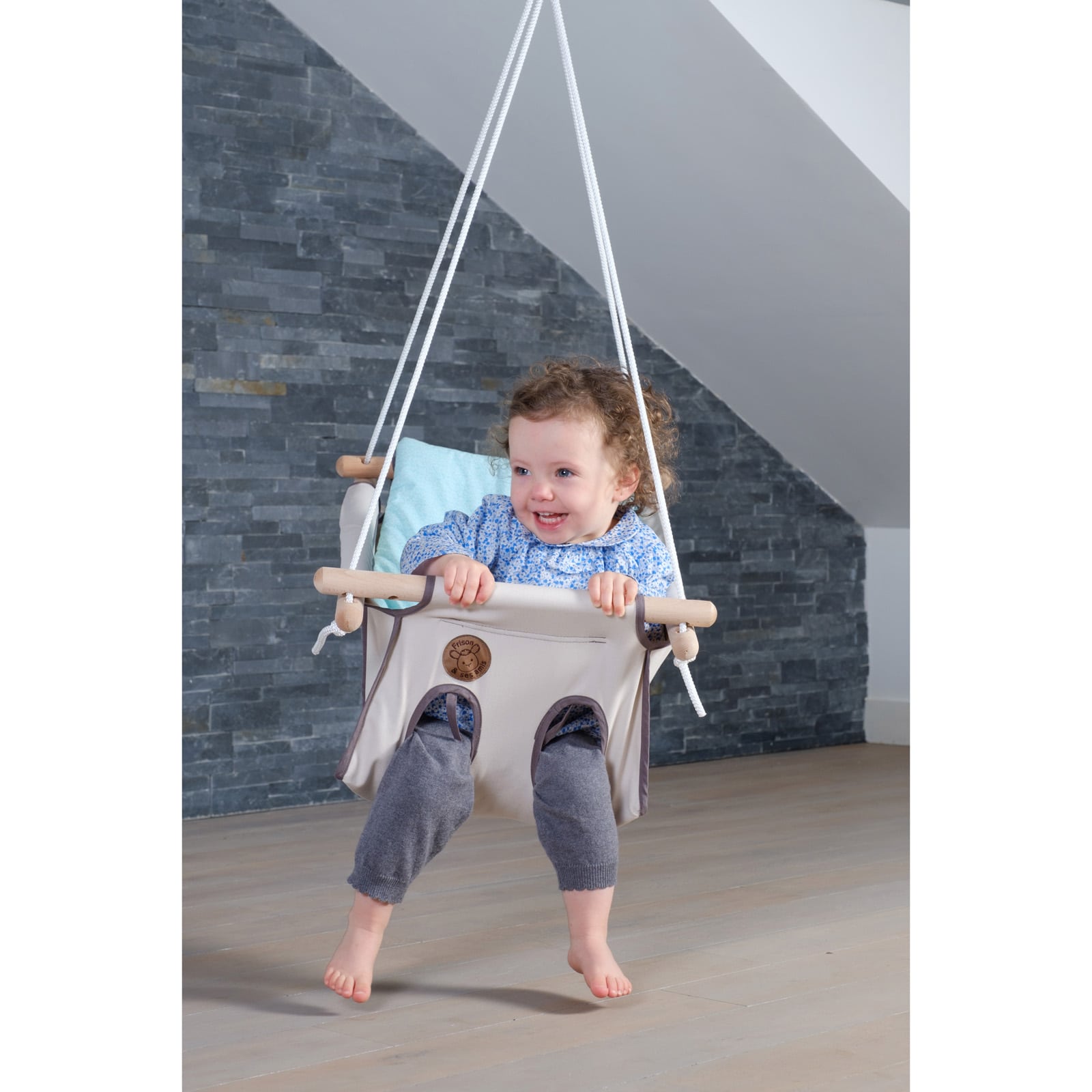 Balancoire hamac bébé en bois et tissu confortable, zebulette de