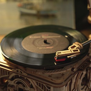Maquette gramophone en bois