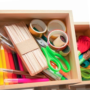 Boîte d'activités manuelles en bois