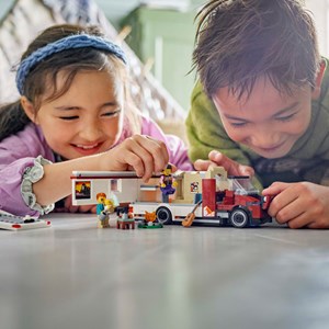 LEGO® City Le camping-car vacances 60283