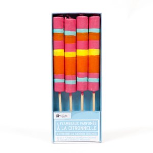 Quatre flambeaux à la citronnelle