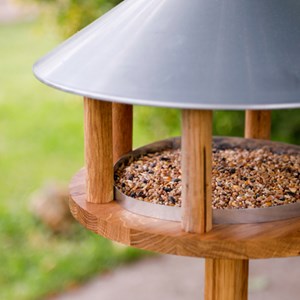 Mangeoire sur pied en bois