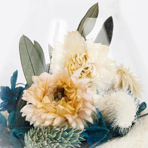 Fiole de fleurs séchées bleues