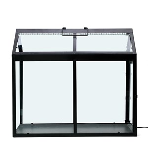 Grande serre avec éclairage LED