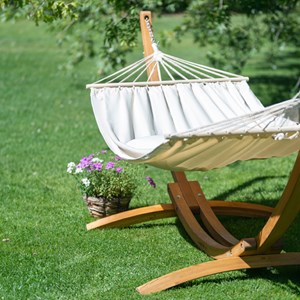 Hamac et son support en bois