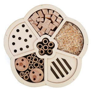 Hôtel à insectes artisanal fleur en bois de pin non traité certifié FSC®