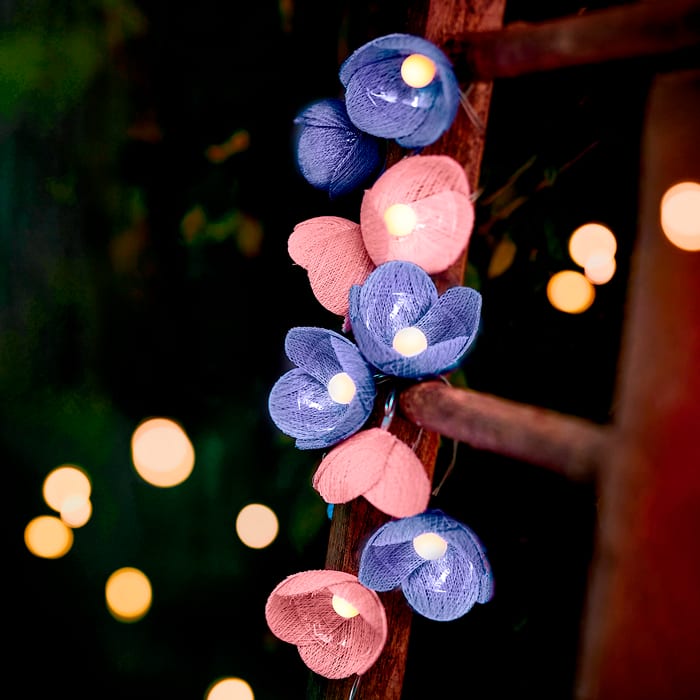 Guirlande solaire décorative extérieur fleurs en coton rose et bleu