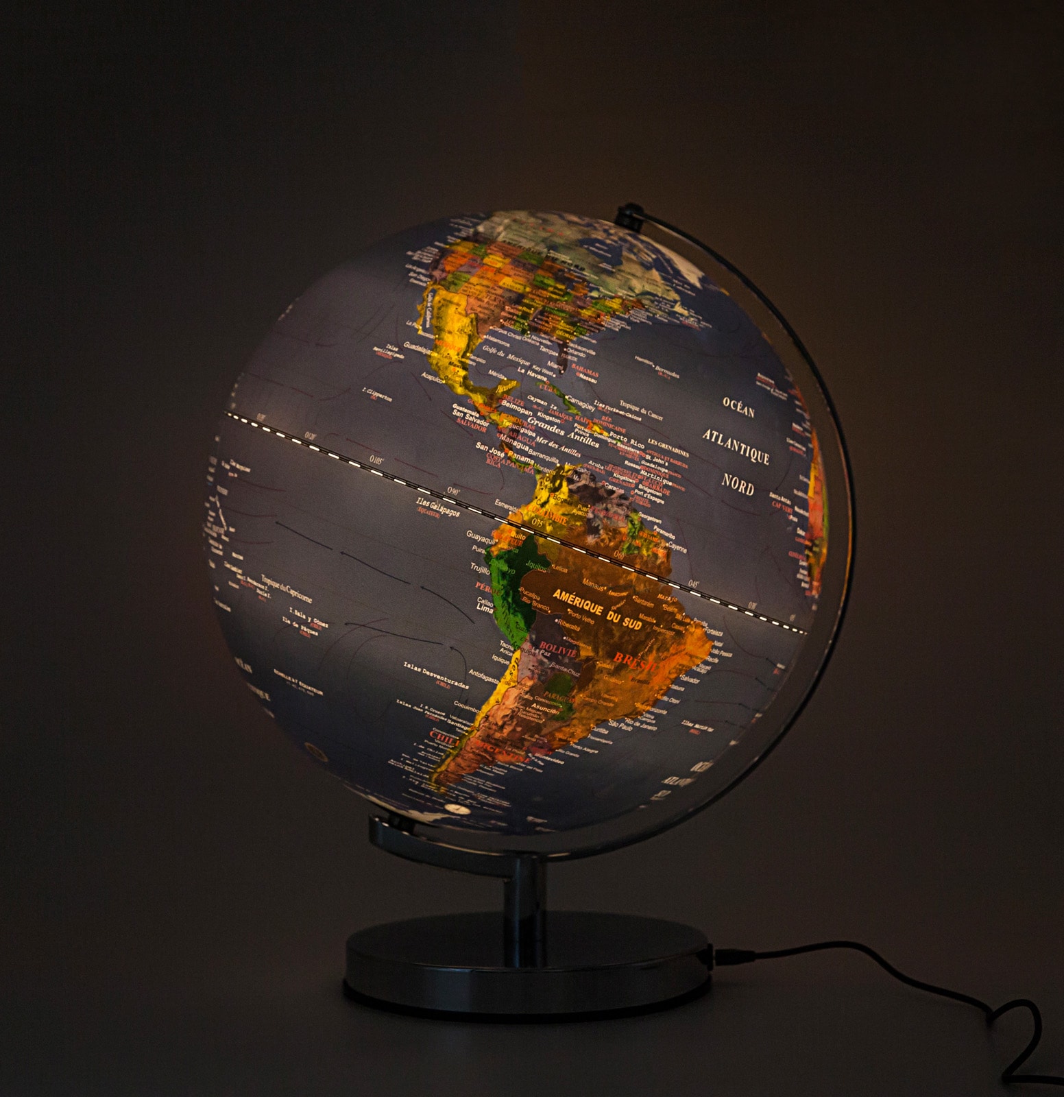 Globe terrestre lumineux français