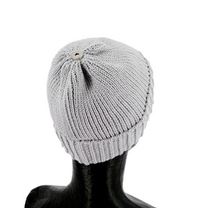 Bonnet écoconçu et ses 3 pompons