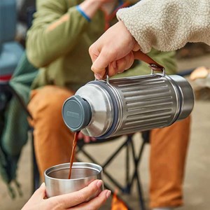 Thermos isotherme avec poignée et 2 tasses Black & Blum