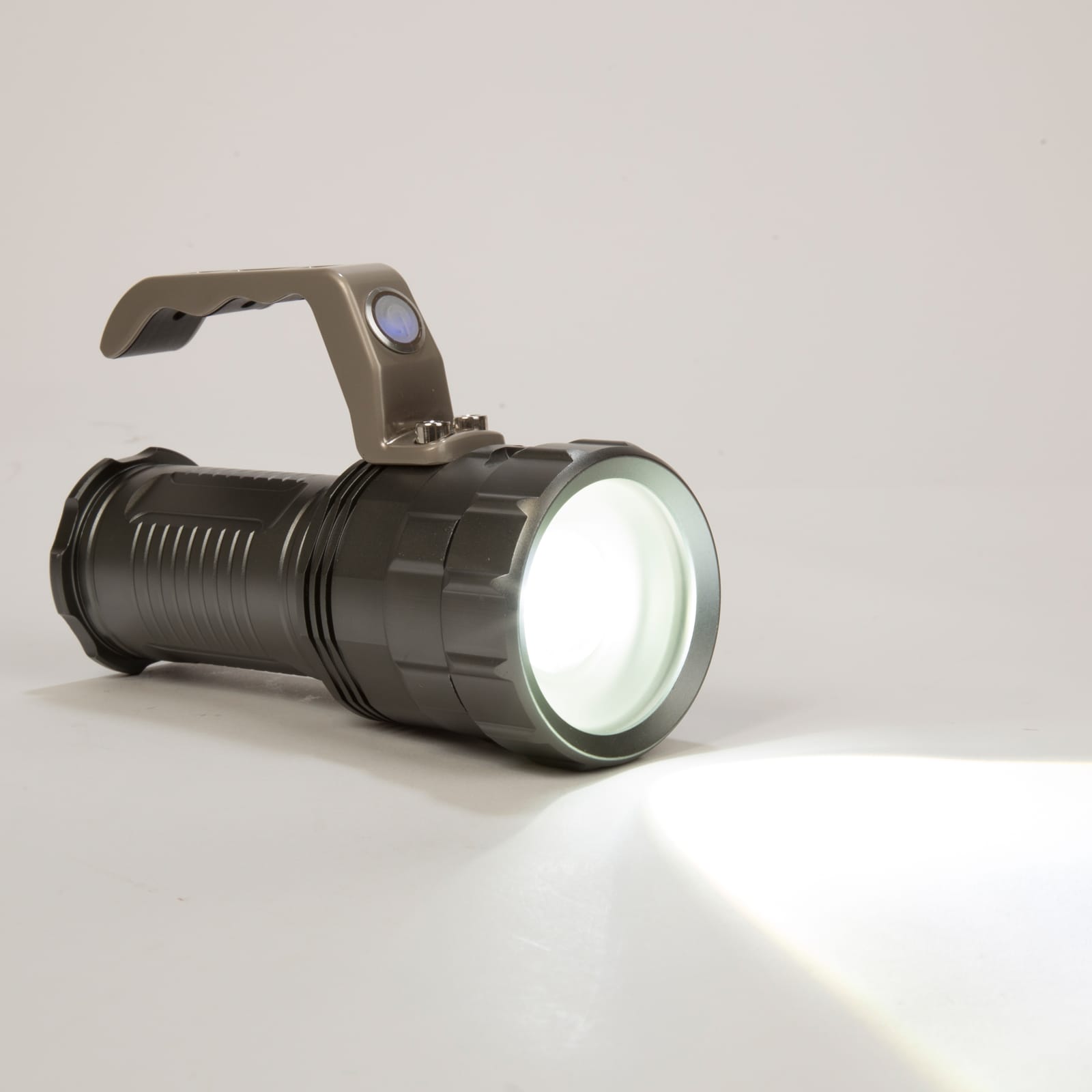 Lampe torche Rechargeable Portable Ultra-lumineux avec fon 3200