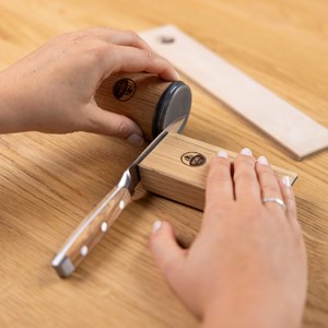 Aiguiseur de couteau en chêne Horl 2