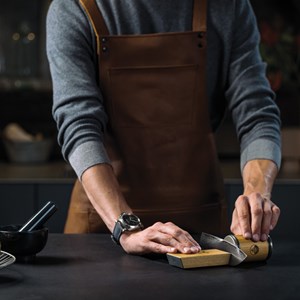 Aiguiseur de couteau en chêne Horl 2