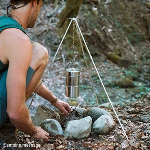 Trépied pour cuisine au feu de camp