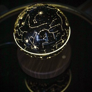 Globe constellations en lévitation