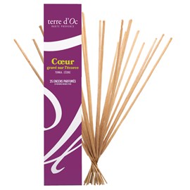 Cœur gravé sur l'écorce 25 bâtonnets d'encens parfumés cèdre tonka terre d'Oc