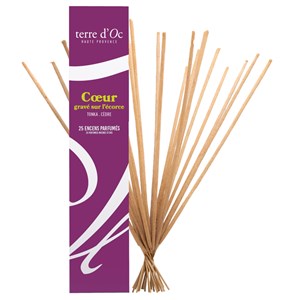 Cœur gravé sur l'écorce 25 bâtonnets d'encens parfumés cèdre tonka terre d'Oc
