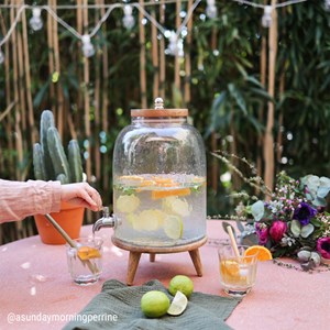 Fontaine à boisson en verre et manguier