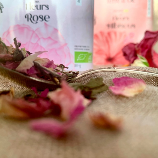 Coffret de 2 thés bio fleurs de rose et d'hibiscus TERRE D'OC - Ambiance &  Styles