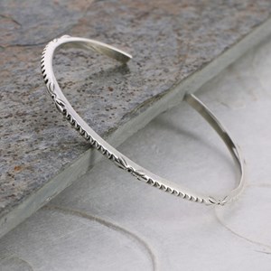 Bracelet jonc flèche