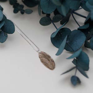 Collier feuille dorée chaine argent