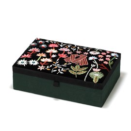 Boîte à bijoux brodée