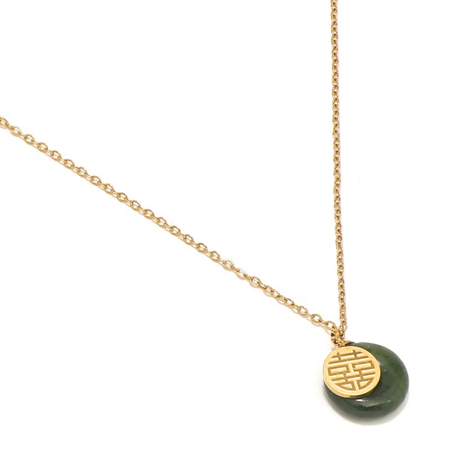 Collier orné de jade néphrite