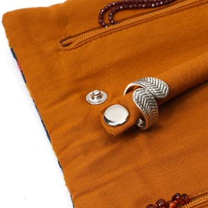 Trousse à bijoux brodée de voyage