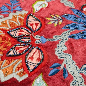 Boîte à bijoux broderie artisanale rouge et bleu