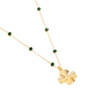 Collier sautoir en acier inoxydable doré motif trèfle et perles de verre