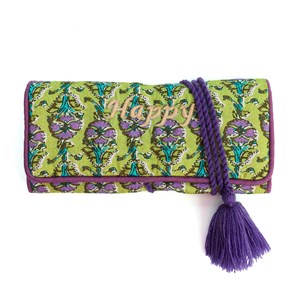 Trousse à bijoux de voyage artisanale roulée et brodée en tissu Vert