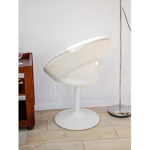 Alma, la chaise space age en cuir n°1414