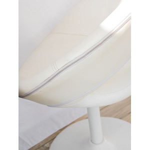 Alma, la chaise space age en cuir n°1414