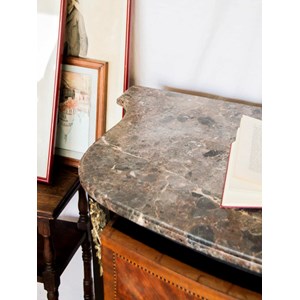 Commode en bois et bronze n°532