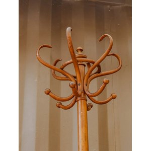 Max, le porte-manteau en bois n°308