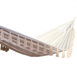 Set support bois avec hamac double ecru à pompons