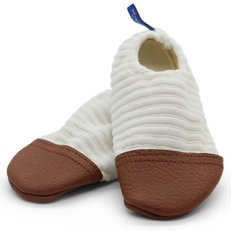 Chaussons les petits velours écru (pointures 24-26)